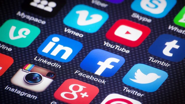 Hangi Sosyal Platform Ünlülerine Daha Çok Kazandırıyor? yazısı kapak görseli